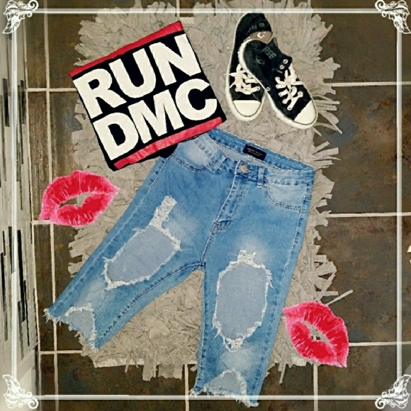 Distressed open thigh cut out Capris - Picture 2 of 2